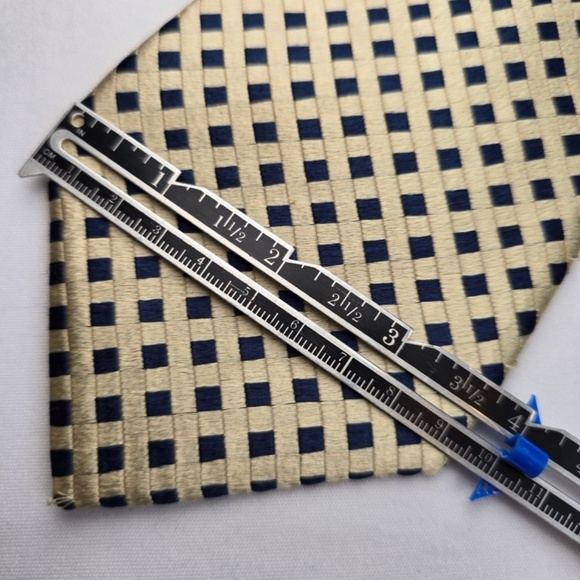 Ermenegildo Zegna- Silk Diamond Basketweave Tie - Navy Blue / Muted Gold - Picture 9 of 10